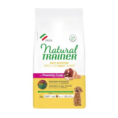 Natural Trainer Daily Nutrition Small & Toy Adult >10 mesi con Prosciutto Crudo, benessere intestinale, supporta vitalità, 2 kg. Immagine di cane piccolo e prosciutto crudo visibili.