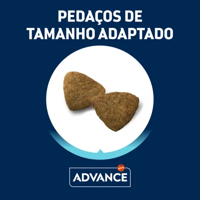 Dois pedaços de ração em forma triangular com texto: 'Pedaços de tamanho adaptado'. Marca visível: Advance affinity.