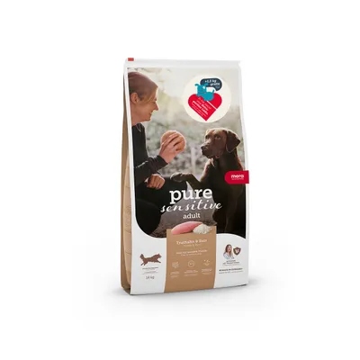 Mera pure sensitive adult, puran in riž, 14 kg. Na embalaži slika psa in osebe, oznaka '+1,5 kg gratis', besedilo v nemščini: Truthahn & Reis, Meat for sensitive friends.