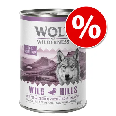 Wolf of Wilderness Wild Hills, 100% grain-free, lata de 400 g. Texto visível: Duck with fruits of the forest, roots and wild herbs. Sinal de percentagem em destaque.