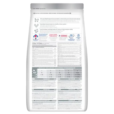 Achterkant verpakking kattenvoer met voedingsanalyse, ingrediëntenlijst, voedingsadvies per gewicht (1–6+ kg), claims zoals 'klinisch bewezen', 'aanbevolen door dierenartsen' en certificeringspictogrammen.