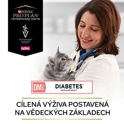 Purina Pro Plan Veterinary Diets, DM St/Ox Diabetes Management. Cílená výživa postavená na vědeckých základech. Veterinární klinické řešení, isfm. Kočka v náručí veterináře.