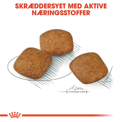 Tre firkantede foderpiller med måleskala, 1 cm. Tekst: SKRÆDDERSYET MED AKTIVE NÆRINGSSTOFFER.