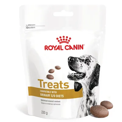 Royal Canin Treats, 230 g. Teksti: Compatible with Urinary S/O Diets, Optimised mineral content. Kuvassa koira ja ruskeita makupaloja.