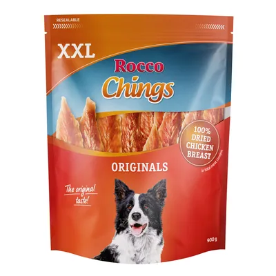 Förpackning Rocco Chings Originals XXL, 100% dried chicken breast, 900 g. Bild på hund och kycklingbitar synliga genom förpackningen. Text: The original taste!