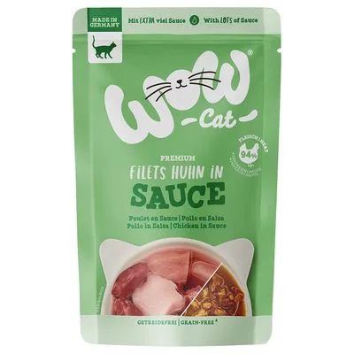 WOW Cat Premium Filets Huhn in Sauce, 94% vlees, graanvrij, Made in Germany, kipfilet in saus. Tekst in Duits en Engels zichtbaar op verpakking.