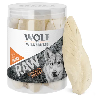 Wolf of Wilderness RAW Chicken Breast, gefriergetrockneter Snack in transparenter Verpackung mit Wolfsmotiv.