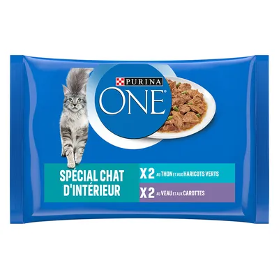 Purina ONE, SPECIAL CHAT D'INTÉRIEUR, X2 au thon et aux haricots verts, X2 au veau et aux carottes. Опаковка с изображение на котка и чиния с храна. Текстът е на френски.