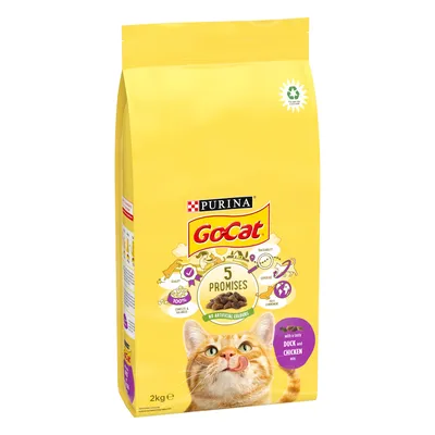 GoCat dry food, 2kg pack, highlights: 5 promises including no artificial colours, quality, balanced nutrition, traceability, expertise, with a tasty duck and chicken mix.