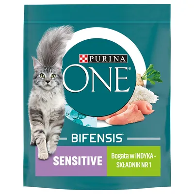 Purina ONE Bifensis Sensitive, bogata w indyka – składnik nr 1. Opakowanie z wizerunkiem kota, ryżu, mięsa i natki pietruszki.