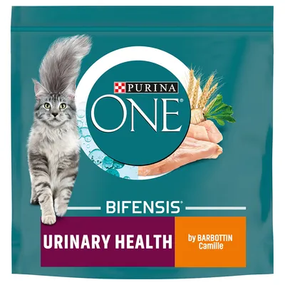 Purina ONE Bifensis Urinary Health macskaeledel csomagolás, látható szürke cica, hús, gabona, zöld növény. Felirat: URINARY HEALTH by BARBOTTIN Camille.