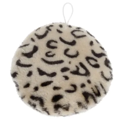 Rond speelgoed van pluche met luipaardprint en een witte lus.