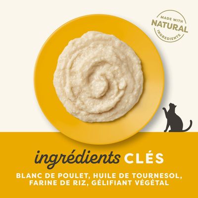 Boîte Applaws Natural Cat Food, Chicken Breast mousse, 70 g. Texte visible : Certified B Corporation, Made with natural ingredients. Image de la mousse sur l’étiquette.