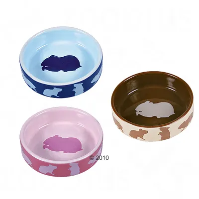 Tre ciotole per alimenti in blu, rosa e marrone con motivi di animali come coniglio e porcellino d’India all’esterno e all’interno.
