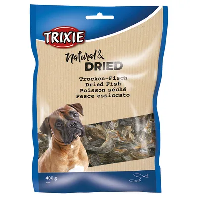 Trixie Natural & Dried sušené ryby, 400 g. Balenie zobrazuje sušené ryby a psa.