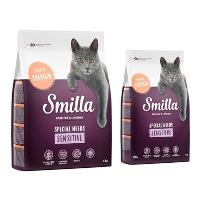 Smilla Special Needs Sensitive kattefoder, rich in salmon, uden korn, 1 kg. Tekst: grain-free recipe, contains taurine, omega fatty acids, yucca schidigera. Billede af grå kat.