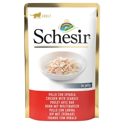 Schesir Adult pollo con lubina en gelatina. El envase muestra una bandeja con trozos de carne tierna. Descripción multilingüe del producto: Pollo con Spigola, Chicken with Seabass.