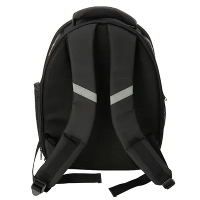 Vue arrière d’un sac à dos noir avec deux bretelles rembourrées et bandes réfléchissantes grises, tissu en maille visible sur le dos.