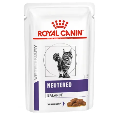 Royal Canin Veterinary Neutered Balance, vrećica s crno-bijelom slikom mačke, natpisima 'NEUTERED', 'BALANCE' i prikazom komadića hrane u umaku.