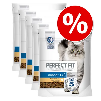 Пакети суха храна за котки Perfect Fit indoor 1+ с изображение на котка, надпис total 5 и голям червен символ за процентна отстъпка. Пакети суха храна за котки Perfect Fit indoor 1+ с изображение на котка, надпис total 5 и голям червен символ за процентна отстъпка.