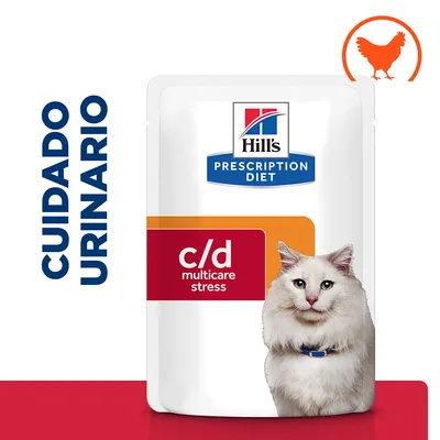 Sobre de Hill's Prescription Diet c/d multicare stress para gatos, texto visible: 'CUIDADO URINARIO', icono de pollo en la esquina superior derecha.