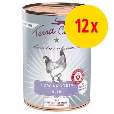 Boîte Terra Canis Low Protein Huhn, alimentum veterinarium, 100 % Lebensmittelqualität aller Rohstoffe, lot de 12x. Texte en allemand visible sur l’emballage. Boîte Terra Canis Low Protein Huhn, alimentum veterinarium, 100 % Lebensmittelqualität aller Rohstoffe, lot de 12x. Texte en allemand visible sur l’emballage.