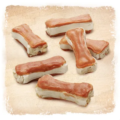 Diversi ossi da masticare con base bianca e rivestimento marrone, adatti come snack per cani. Diversi ossi da masticare con base bianca e rivestimento marrone, adatti come snack per cani.