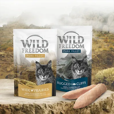 Wild Freedom Pure Fillet Wide Prairies 100% Chicken Fillet y Rugged Cliffs 100% Tuna Fillet, sobres de snack para gatos de 100 g cada uno, con filetes visibles delante.