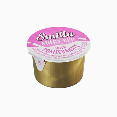 Smilla Milky Cup with Pomegranate, doplňkové krmivo pro dospělé kočky, 15 g. Viditelný text v angličtině na víčku produktu.