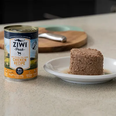 Ziwi Peak New Zealand Free Range Chicken Recipe, can 390g. 91% chicken meat, grain-free, ethically raised. Shaped wet food visible on plate.