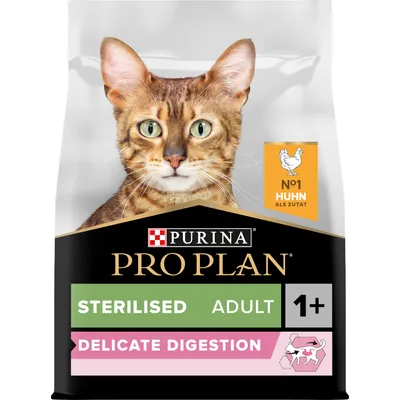 Purina Pro Plan Sterilised Adult 1+ mit Huhn als Hauptzutat, geeignet für empfindliche Verdauung. Verpackung zeigt eine Katze und Produktinformationen.