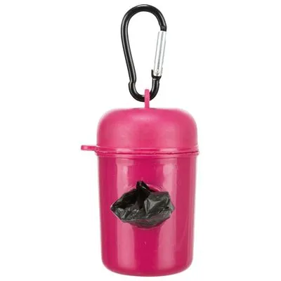 Roze kunststof houder met zwarte karabijnhaak en een rol zwarte hondenpoepzakjes zichtbaar aan de voorkant. Roze kunststof houder met zwarte karabijnhaak en een rol zwarte hondenpoepzakjes zichtbaar aan de voorkant.