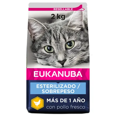 EUKANUBA, 2 kg, esterilizado/sobrepeso, más de 1 año, con pollo fresco. Imagen de un gato en el envase. Texto 'Resellable' visible en la parte superior.