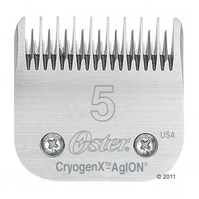 Oster CryogenX AgION terä, koko 5, USA. Terässä näkyvät ruuvit ja leikkuuhampaat.