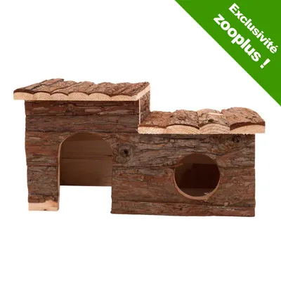 Maison en bois pour petits animaux avec deux ouvertures, toit en écorce. Texte visible : Exclusivité zooplus !