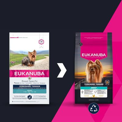 Eukanuba Yorkshire Terrier Adult суха храна: стар и нов дизайн на опаковката в сравнение, символ за рециклиране отдолу.