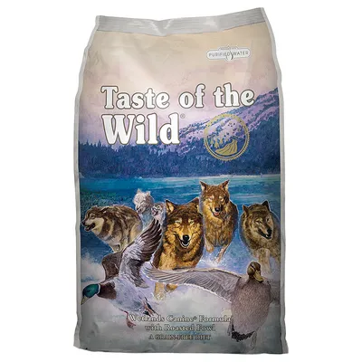 Zak Taste of the Wild hondenvoer, tekst: Wetlands Canine Formula with Roasted Fowl, A Grain-Free Diet. Afbeelding van wolven en eenden op de verpakking.