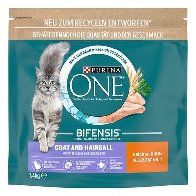 Purina ONE Bifensis Coat and Hairball, с курицей в качестве ингредиента №1. Упаковка с кошкой, кусочками курицы и изображением злаков.