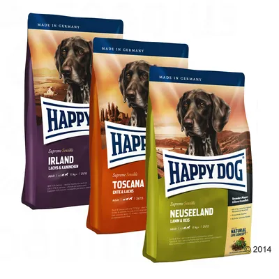 Tre påsar Happy Dog Supreme Sensible torrfoder: Irland (lax & kanin), Toscana (anka & lax), Neuseeland (lamm & ris). Texten 'Made in Germany' synlig på varje förpackning.