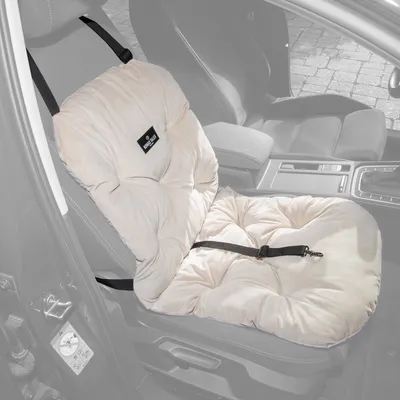 Beige gepolsterte Autositzauflage mit Sicherheitsgurt und Royal Pet Logo, geeignet für den Schutz des Sitzes und die Sicherung von Haustieren.