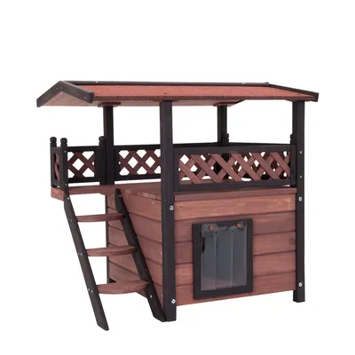 Деревянный домик для животных с лестницей, крышей и ограждением на верхней площадке, вход с прозрачной дверцей внизу.