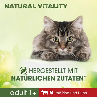 Texte en allemand : Natural Vitality, Hergestellt mit natürlichen Zutaten, adult 1+, mit Rind und Huhn. Chat à poils longs au centre de l’image.