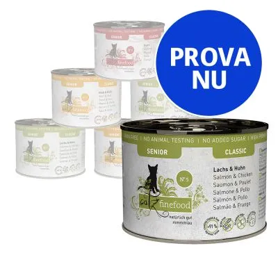 Flera burkar med kattmat märkt 'catz finefood SENIOR CLASSIC', smak lax & kyckling. Stor blå cirkel med texten 'PROVA NU'.