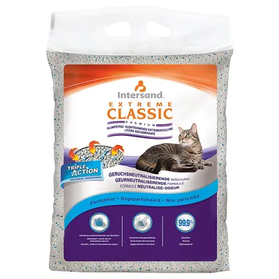 Intersand Extreme Classic Premium paakkuuntuva kissanhiekka, hajuton, Triple Action, 99,9 % pölyämätön. Kuvassa kissa ja tuotetiedot.