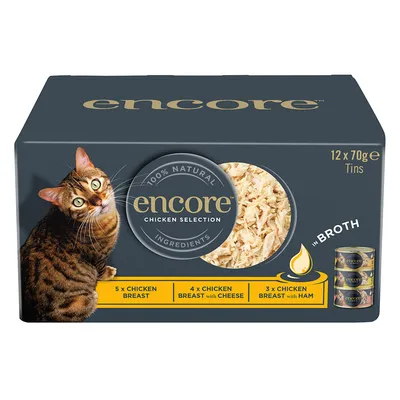 Boîte de 12x70g encore Chicken Selection, 100% natural ingredients. 5x chicken breast, 4x chicken breast with cheese, 3x chicken breast with ham in broth. Image d’un chat sur l’emballage.