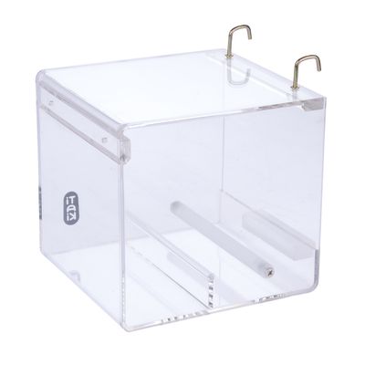 Transparente doos van acryl met twee metalen haken bovenaan en zijdelingse logo-opdruk 'Ista'.