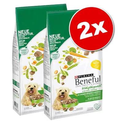 Lot de 2 sacs de croquettes Purina Beneful Wohlfühlgewicht, texte en allemand et néerlandais, illustration de légumes et d’un chien, pastille jaune Oméga, mention 100 % Complete & Balanced.