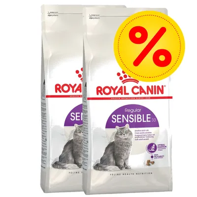 Två påsar Royal Canin Regular Sensible 33 torrfoder för katt, stor gul rabatt-symbol med procenttecken synlig på förpackningen.