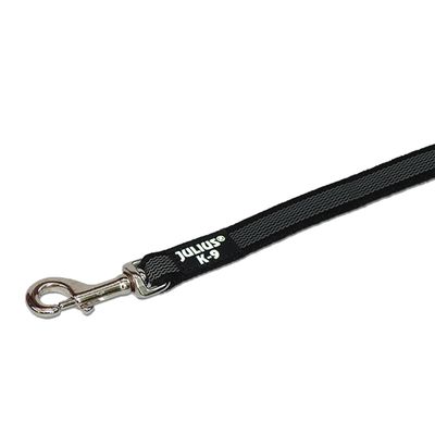 Černé vodítko Julius-K9 pro psy s kovovou karabinou.