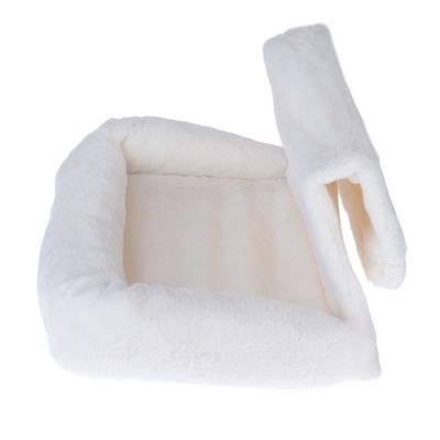 Cama para mascotas blanca, rectangular, con funda extraíble de suave material de felpa.